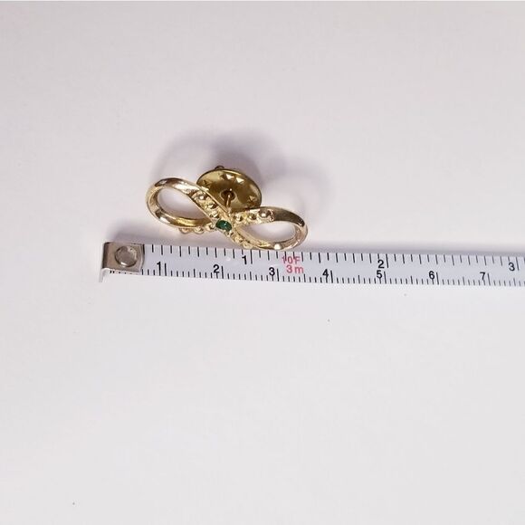 Vintage signed gold emerald infinty brooch - Picture 5 of 6
